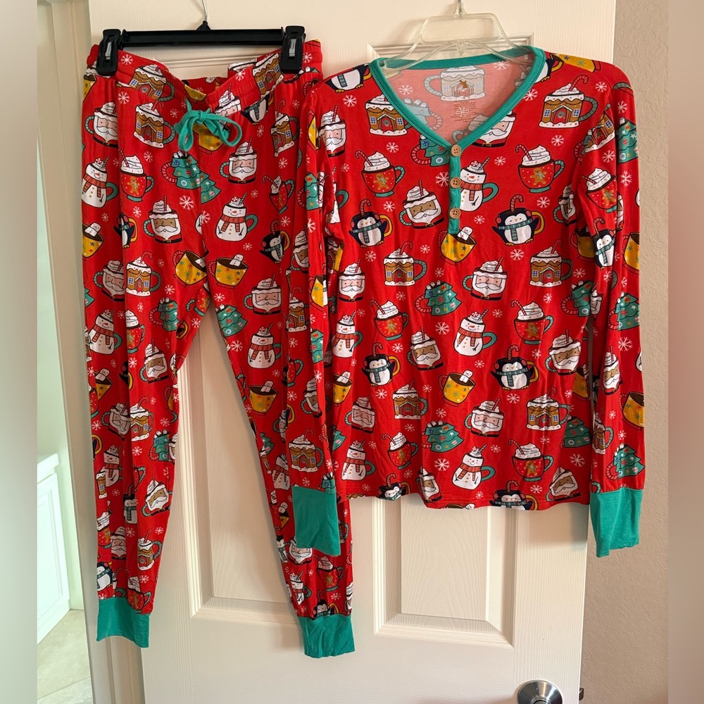 Kiki & Lulu Co Women’s “Wake Me Up Before You Cocoa” Pajama Set